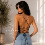 نمای نزدیک از پشت پارچه کشباف پنبه کبریتی ست تاپ و شلوارک زنانه